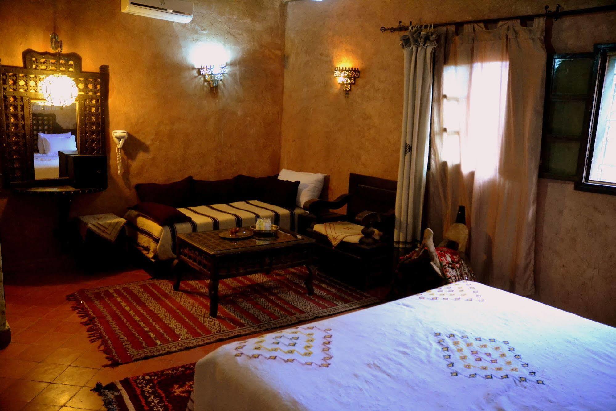 Rose Noire Hotel วาร์ซาเซต ภายนอก รูปภาพ